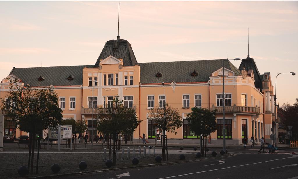 Hotel Lev Levice Zewnętrze zdjęcie
